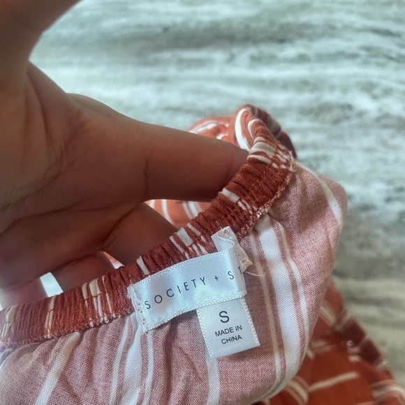 NWT Off The Shoulder Top - Picture 3 of 3